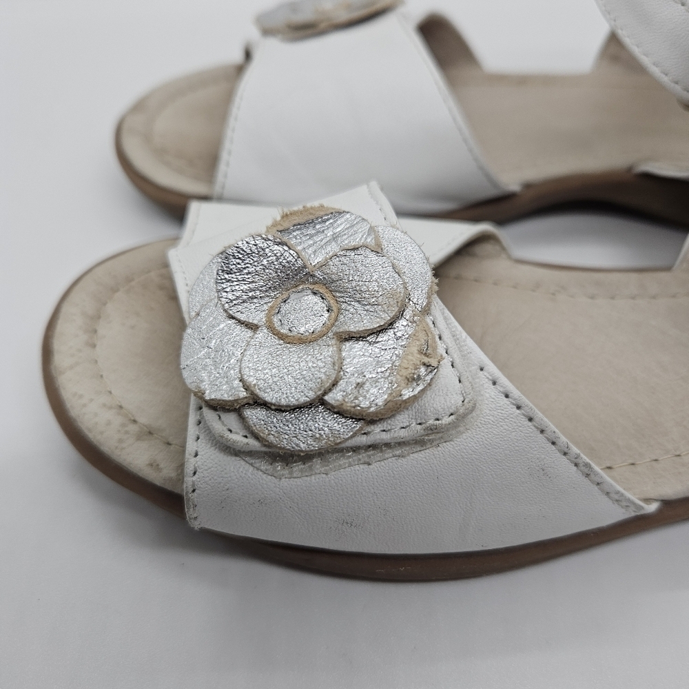 Kai white leather sandals with flower detail size 1.5 - Picture 9 of 9